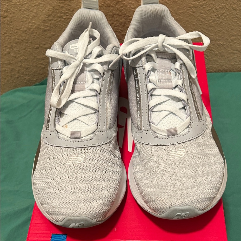 Women New Balance BEAYA size 10 White athletic shoes new in box